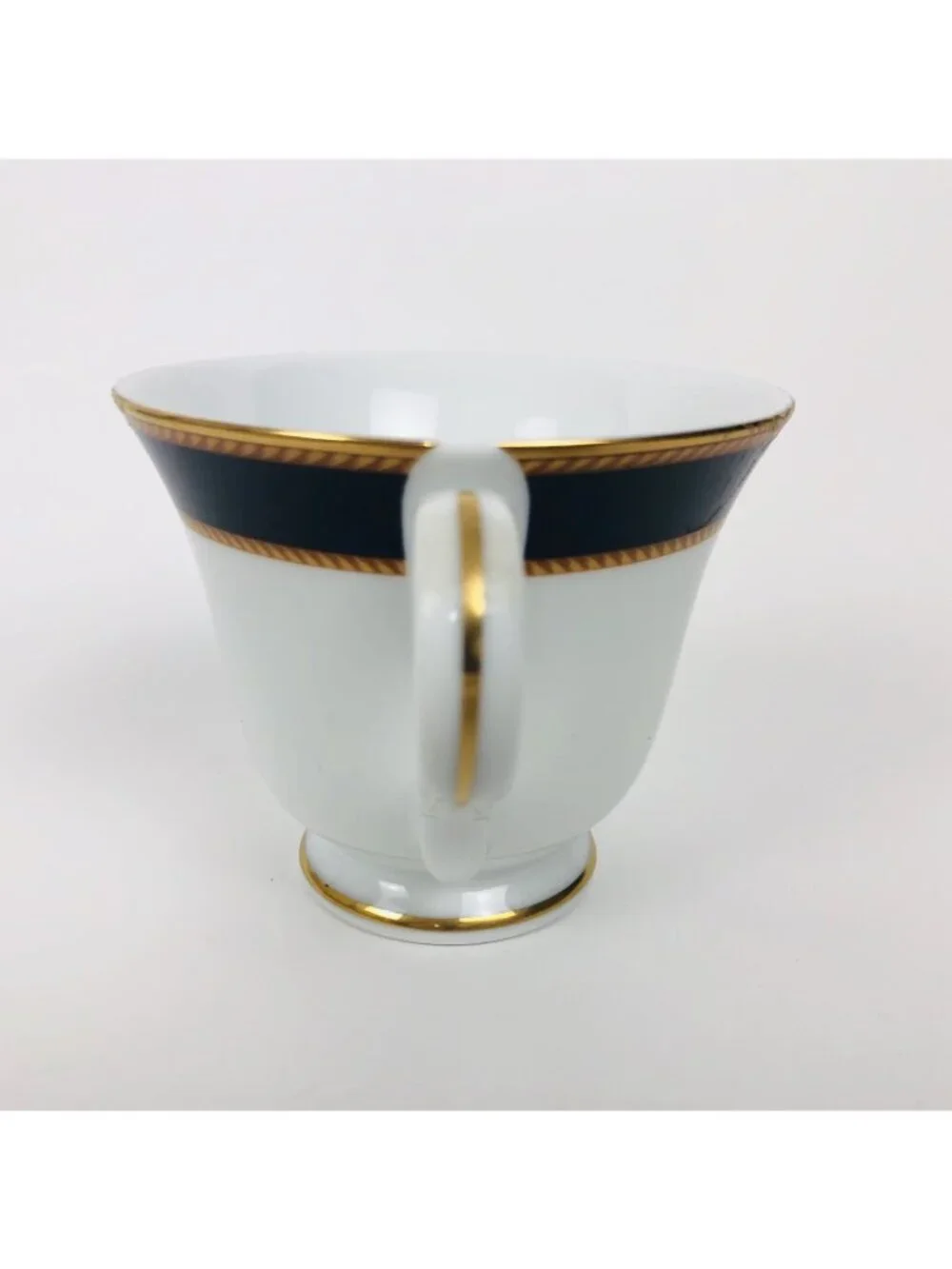 Wedgewood Embassy Collection Foxworth Japan 1995 Cups Saucers Salad Plates 8 ea